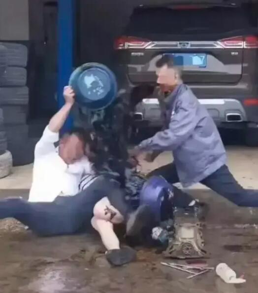 ý岥